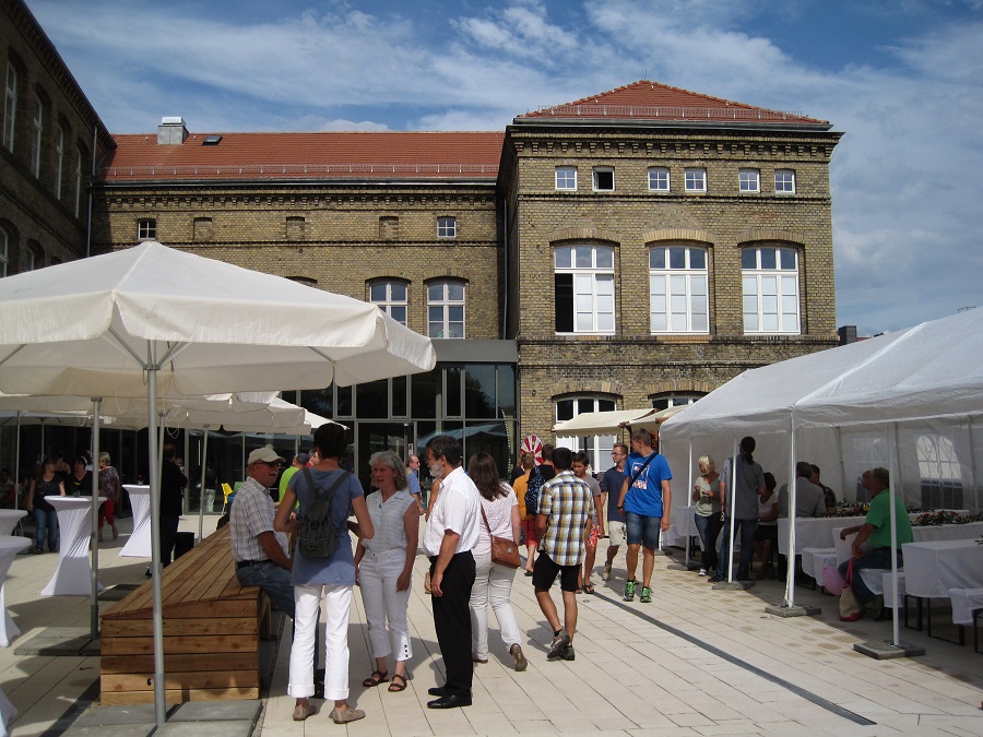 Eröffnung des Bürgerbildungszentrums im August 2014